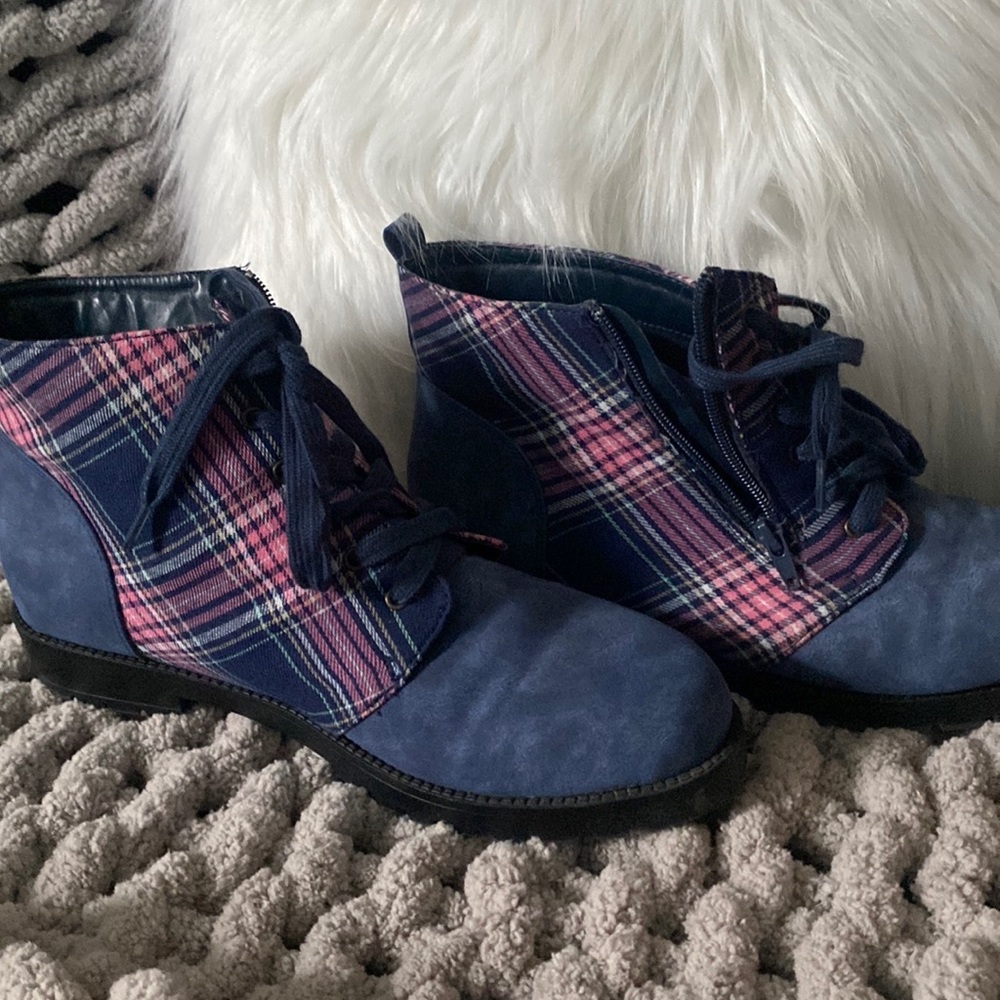 Size 11 women’s pink purple and blue ankle booties with side zip up and laces
